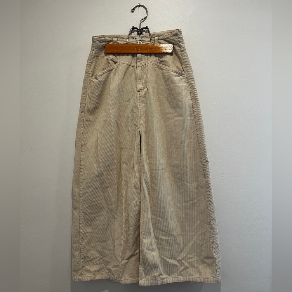 We the free, come as you are corduroy maxi skirt
Size 0 women’s 
NWOT
